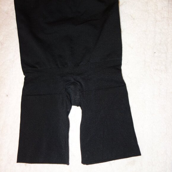 ASSETS by SPANX Remarkable Results Mid-Thigh Shaper - size S - Never Worn - Picture 5 of 6